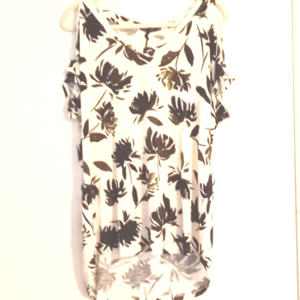 Max Jeans "Camo Floral" Cold Sholder Top in Size Medium  (NWT)